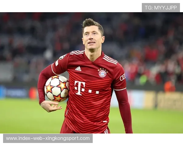 莱万妙到毫巅的挑射,拜仁前场美术级操作 莱万妙到毫巅的挑射,拜仁前场美术级操作